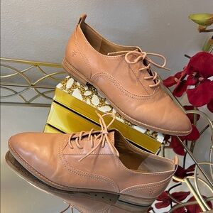 FRYE Grace CVO Pale Tan/Blush Leather Lace-Up Oxfords Preppy Academia Size 7.5